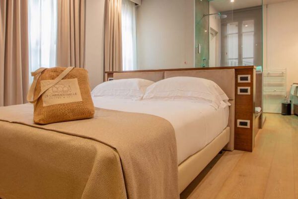 01-Junior-suite-le-cappuccinelle-1200x500-1 01-Junior-suite-le-cappuccinelle-1200x500-1