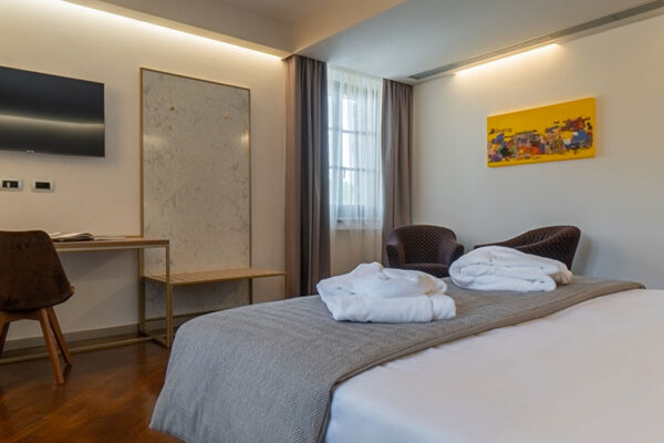 01-camera-superior-le-cappuccinelle-1200x500-1 01-camera-superior-le-cappuccinelle-1200x500-1