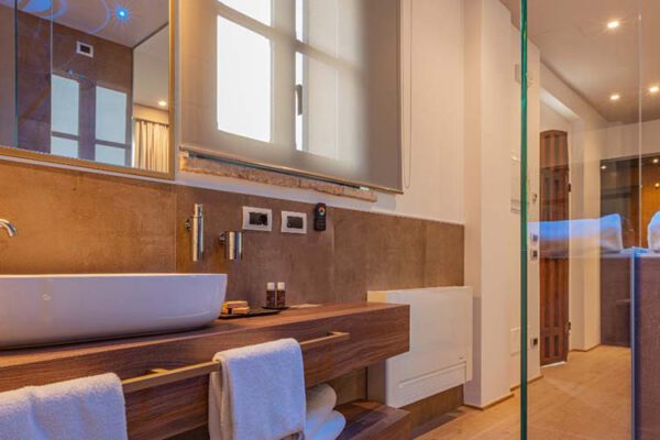 02-Junior-suite-le-cappuccinelle-1200x500-1 02-Junior-suite-le-cappuccinelle-1200x500-1