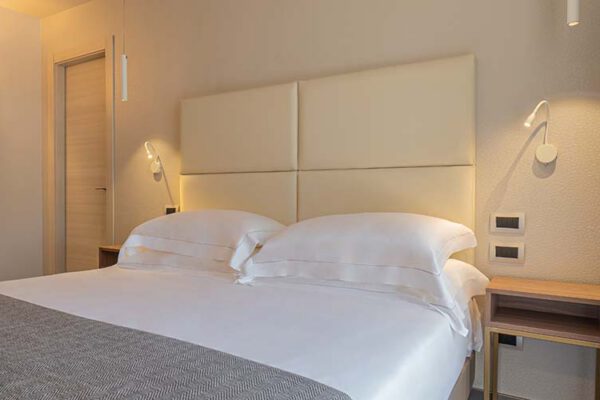 02-camera-classica-le-cappuccinelle-1200x500-1 02-camera-classica-le-cappuccinelle-1200x500-1