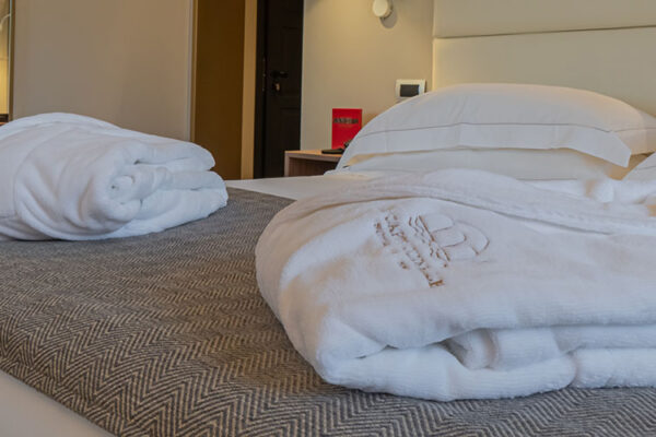 02-camera-superior-le-cappuccinelle-1200x500-1 02-camera-superior-le-cappuccinelle-1200x500-1