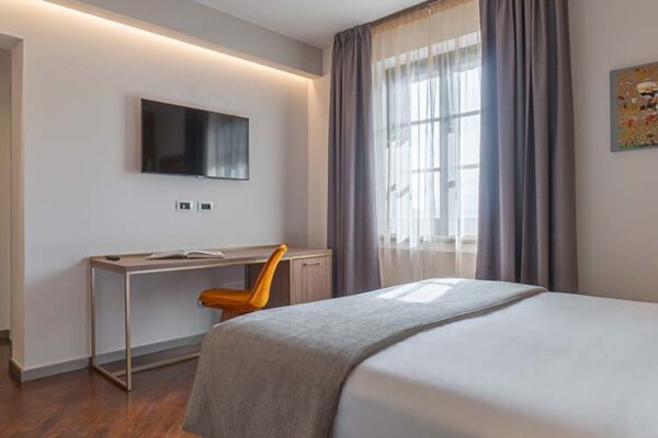 03-camera-deluxe-le-cappuccinelle-1200x500-1 03-camera-deluxe-le-cappuccinelle-1200x500-1